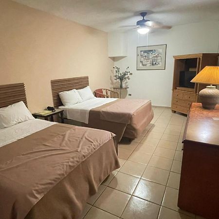 Hotel El Dorado Sabinas エクステリア 写真