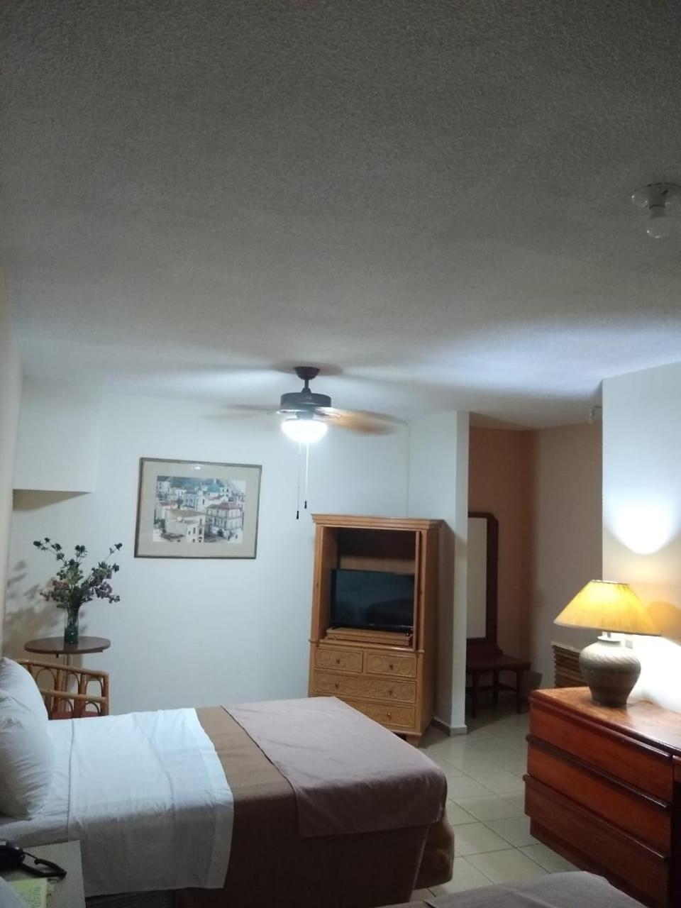 Hotel El Dorado Sabinas エクステリア 写真