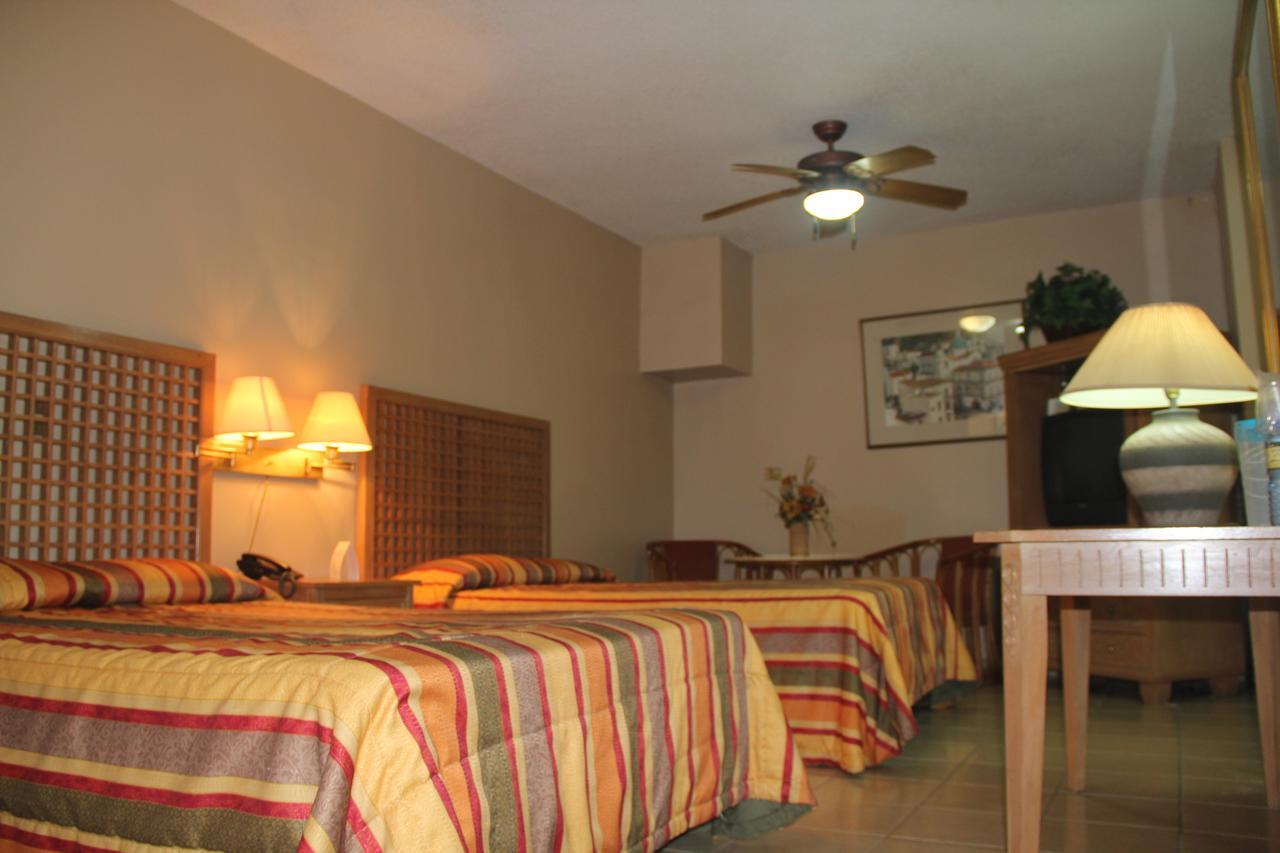 Hotel El Dorado Sabinas エクステリア 写真